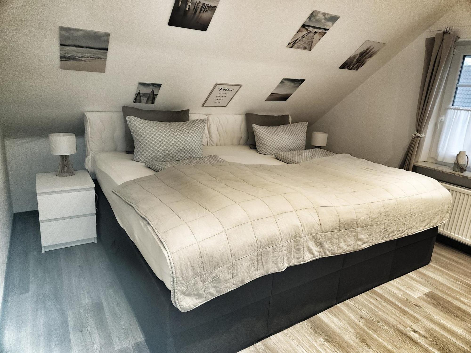 Nordsee Anker Unsere Moderne 87 Qm Ferienwohnung Mit Zwei Schlafzimmer In Norden Ortsteil Ostermarsch Luaran gambar